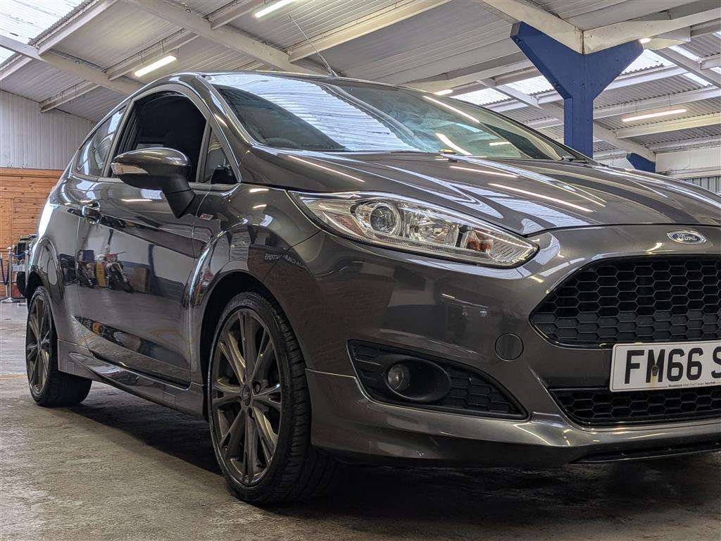 <p>2017 FORD FIESTA ST-LINE</p>