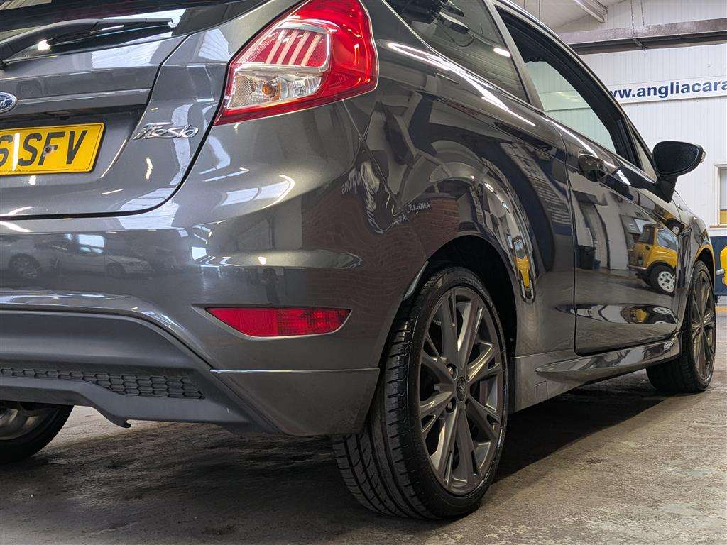 <p>2017 FORD FIESTA ST-LINE</p>