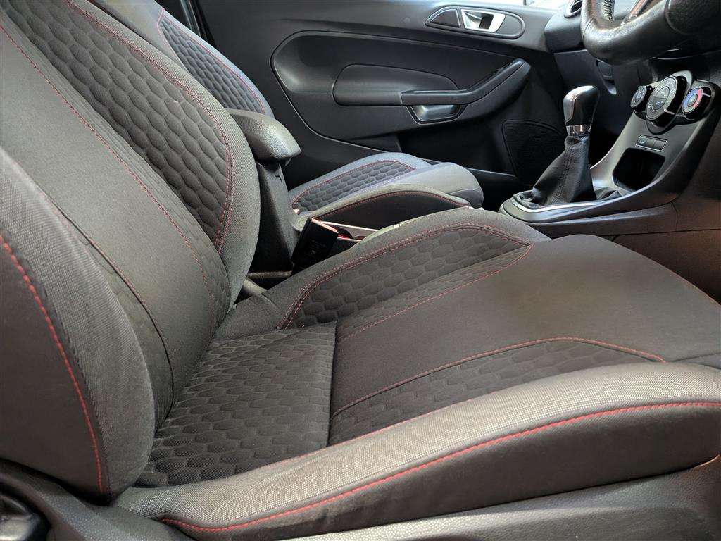 <p>2017 FORD FIESTA ST-LINE</p>