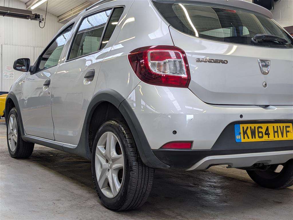 <p>2015 DACIA SANDERO STEPWAY LAUREATE</p>