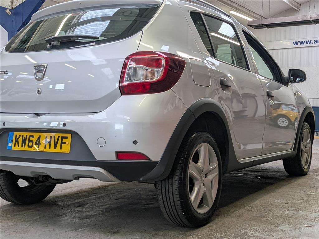 <p>2015 DACIA SANDERO STEPWAY LAUREATE</p>