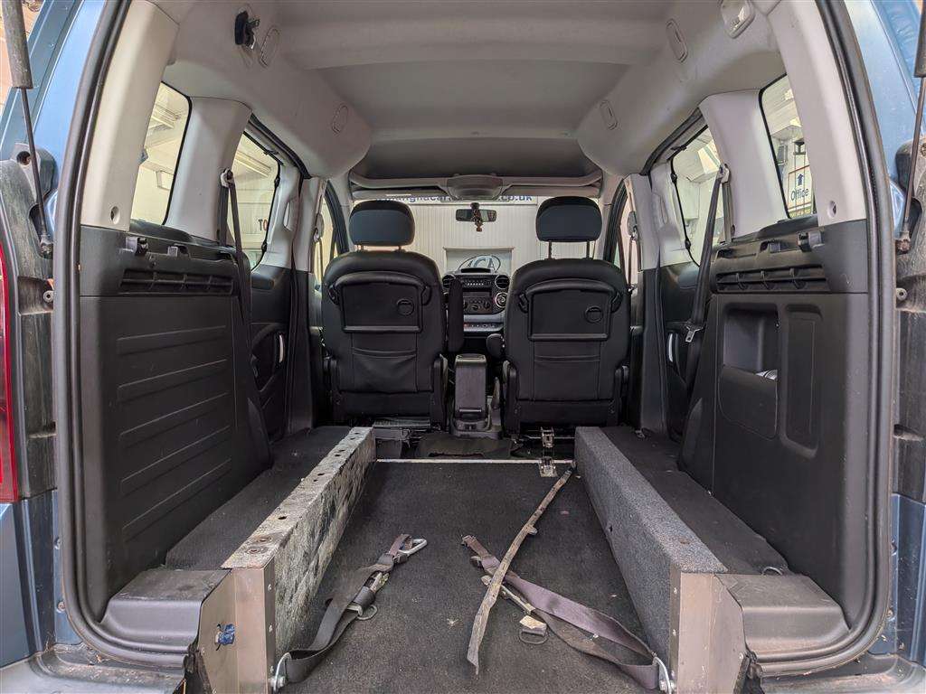 <p>2012 CITROEN BERLINGO M-SP AIR XTR E-H</p>