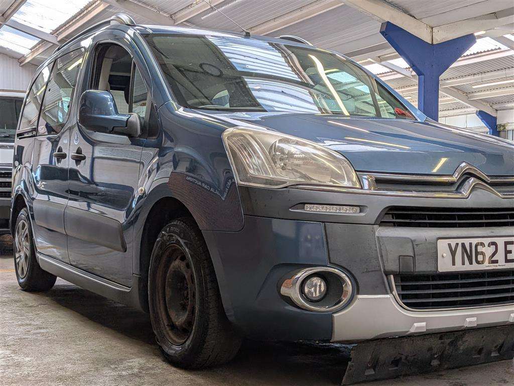 <p>2012 CITROEN BERLINGO M-SP AIR XTR E-H</p>