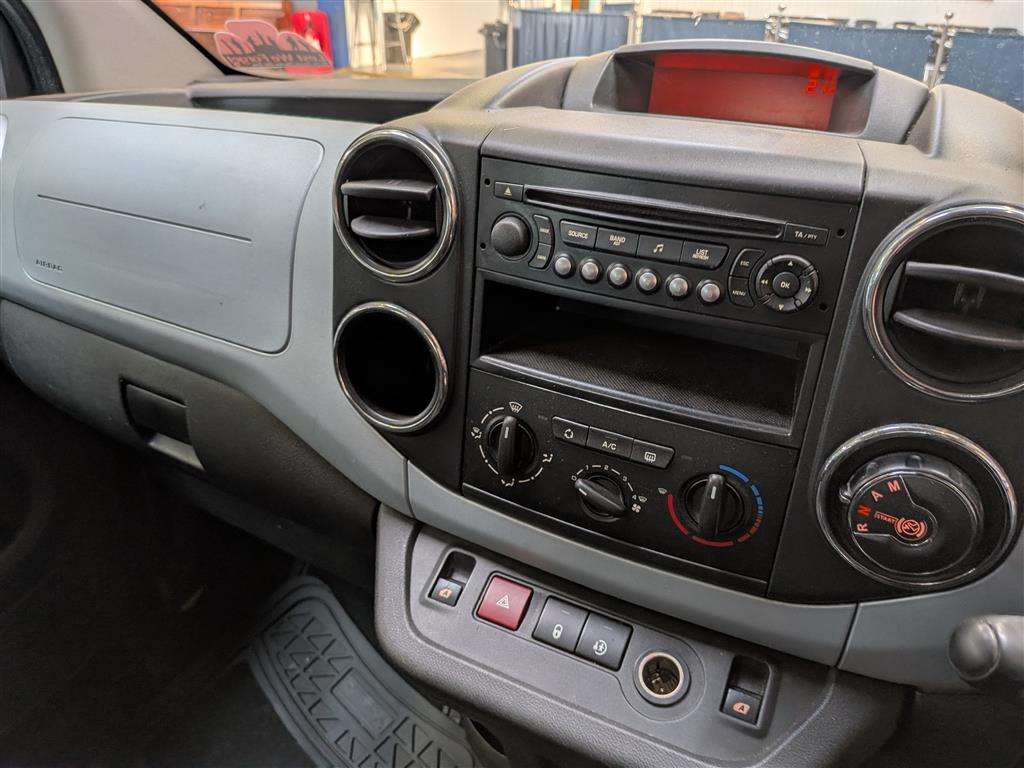 <p>2012 CITROEN BERLINGO M-SP AIR XTR E-H</p>