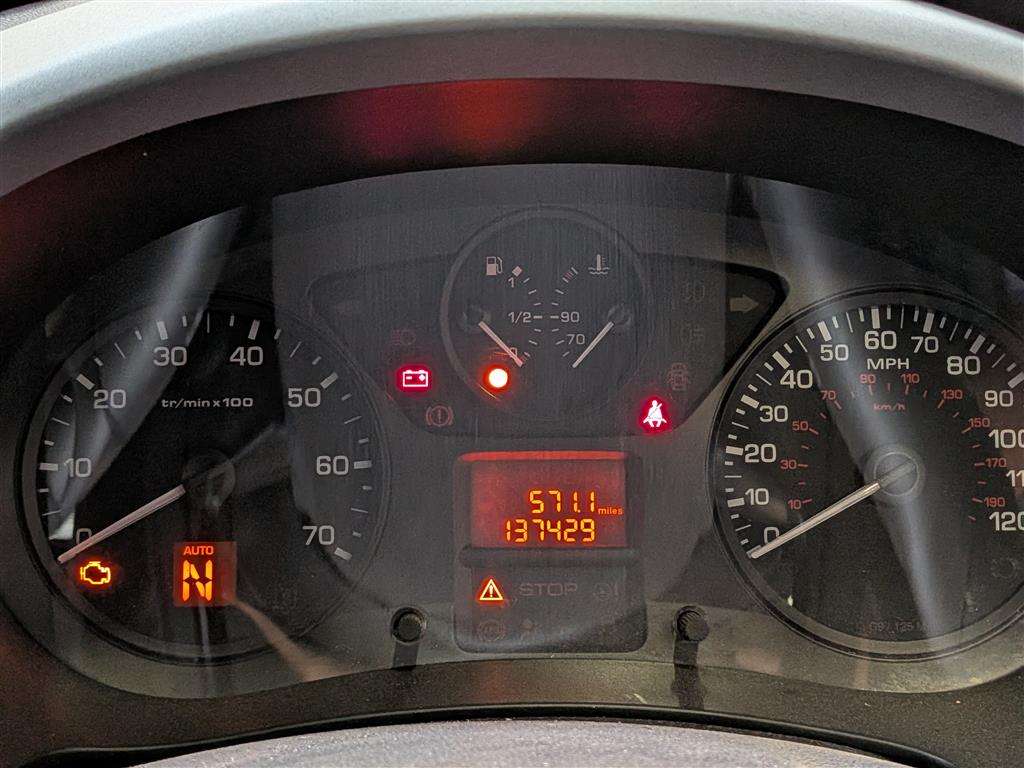 <p>2012 CITROEN BERLINGO M-SP AIR XTR E-H</p>