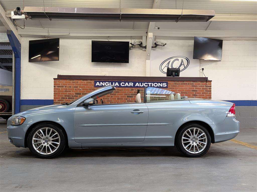 <p>2006 VOLVO C70 SE AUTO</p>