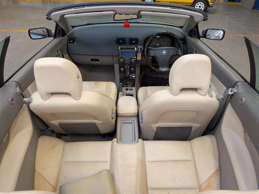 <p>2006 VOLVO C70 SE AUTO</p>