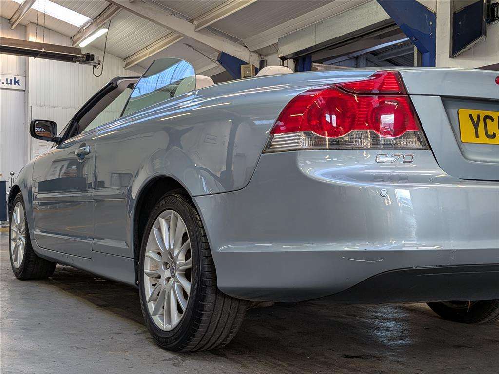 <p>2006 VOLVO C70 SE AUTO</p>