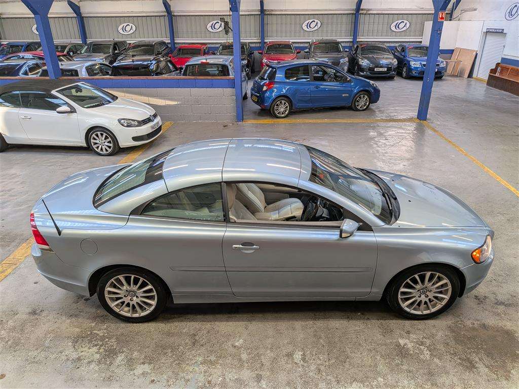 <p>2006 VOLVO C70 SE AUTO</p>