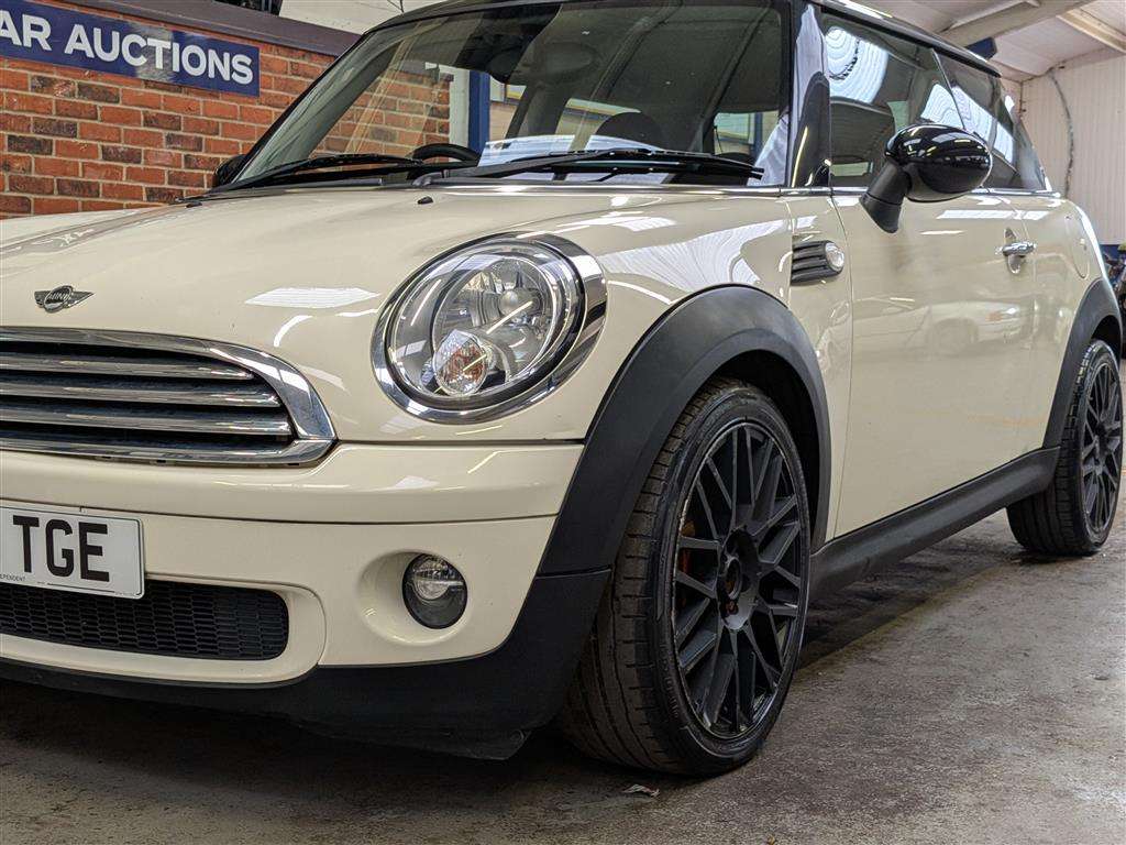 <p>2010 MINI COOPER AUTO</p>