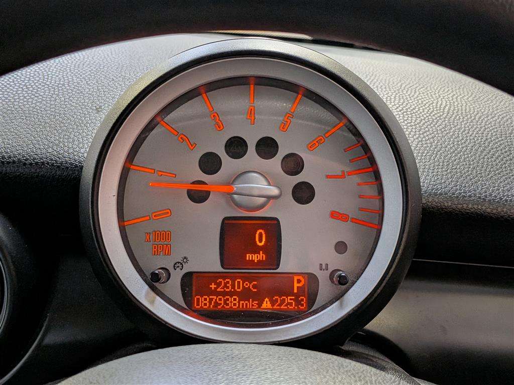 <p>2010 MINI COOPER AUTO</p>