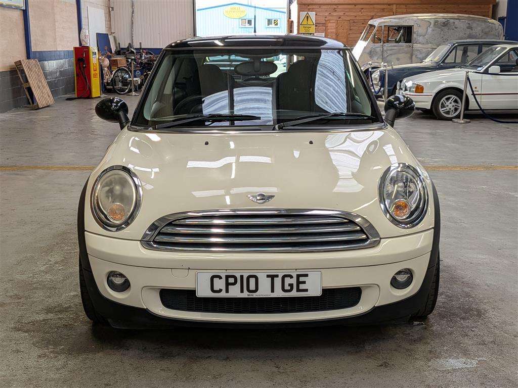 <p>2010 MINI COOPER AUTO</p>