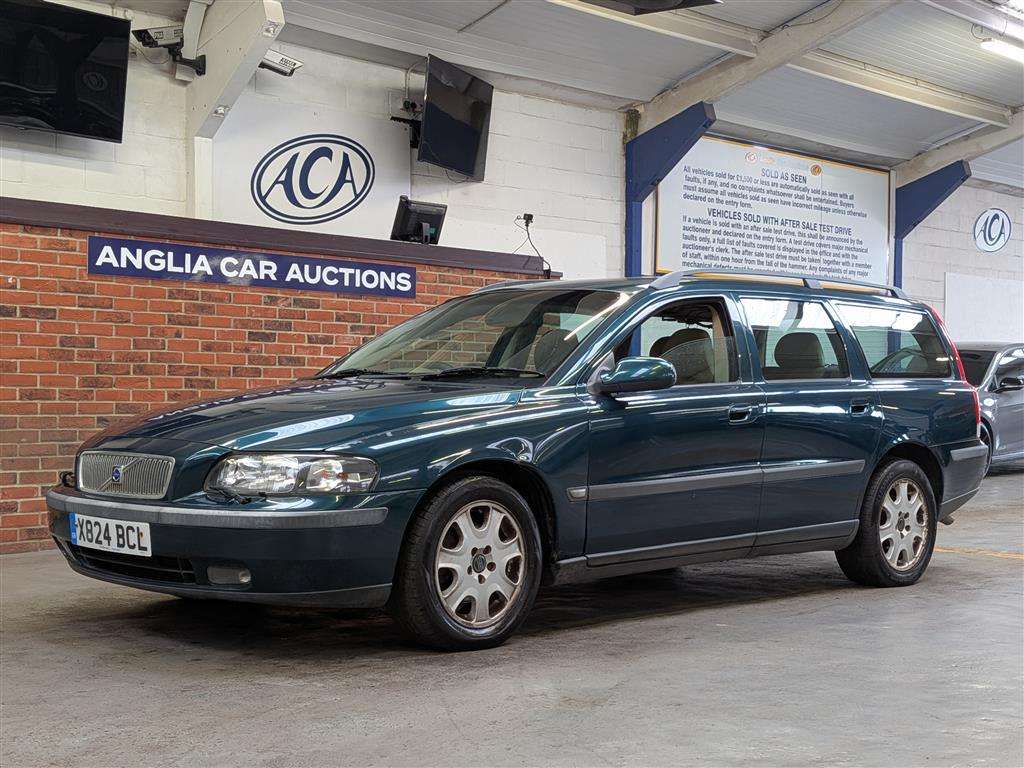 <p>2001 VOLVO V70</p>