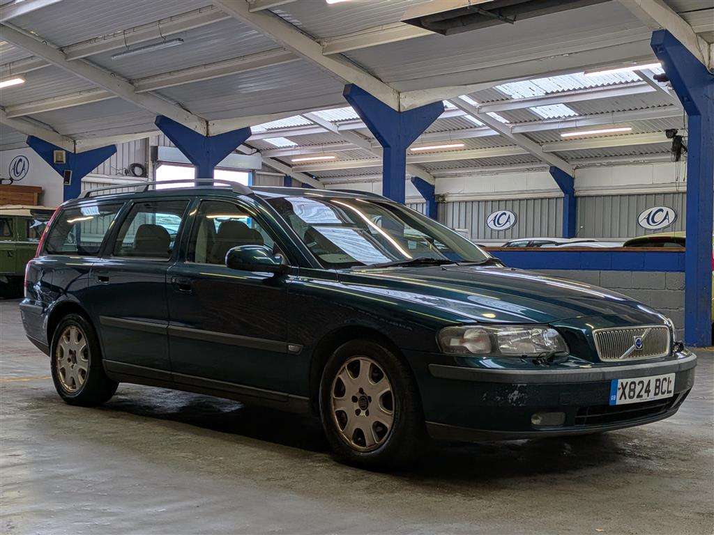 <p>2001 VOLVO V70</p>