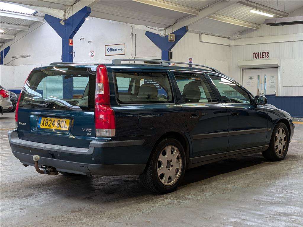<p>2001 VOLVO V70</p>