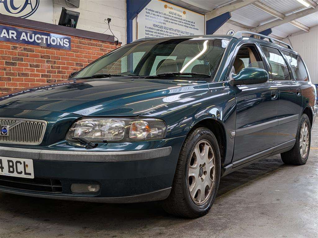 <p>2001 VOLVO V70</p>