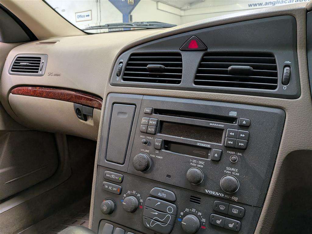 <p>2001 VOLVO V70</p>