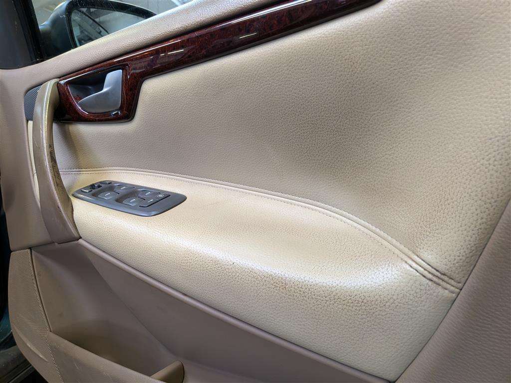 <p>2001 VOLVO V70</p>