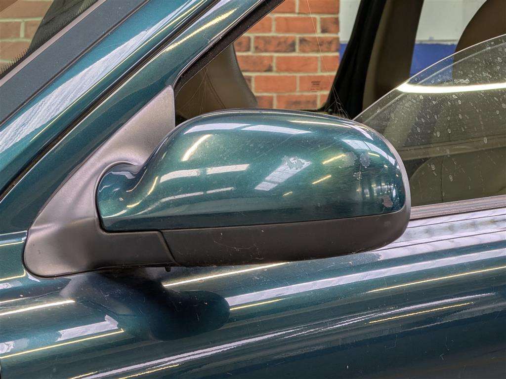 <p>2001 VOLVO V70</p>