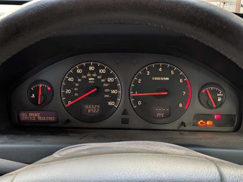 <p>2001 VOLVO V70</p>