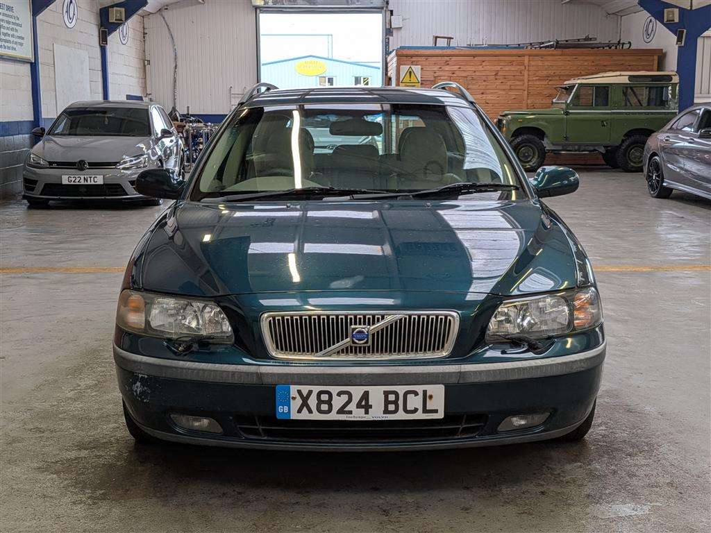 <p>2001 VOLVO V70</p>