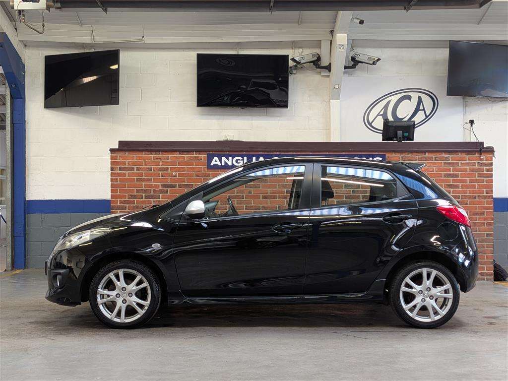 <p>2010 MAZDA 2 TAKUYA</p>