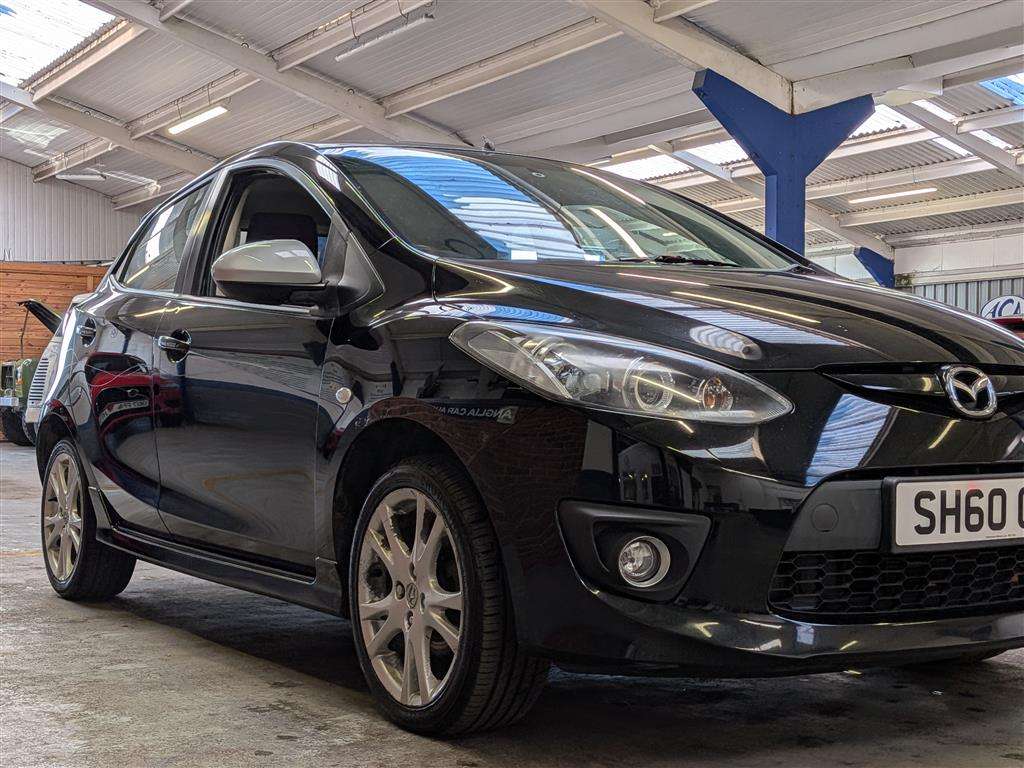 <p>2010 MAZDA 2 TAKUYA</p>