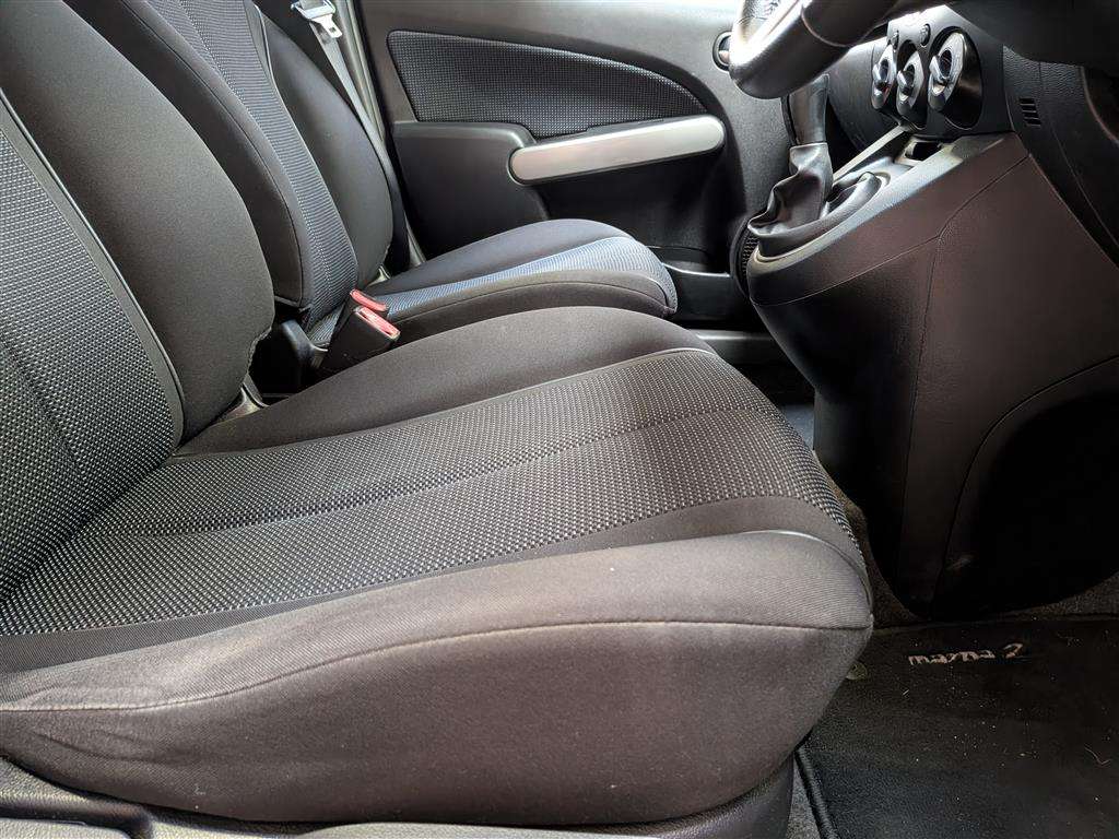 <p>2010 MAZDA 2 TAKUYA</p>
