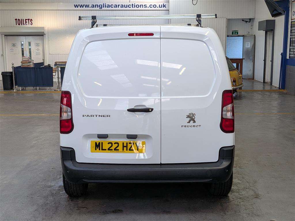 <p>2022 PEUGEOT PARTNER PROFESSIONAL PREM</p>