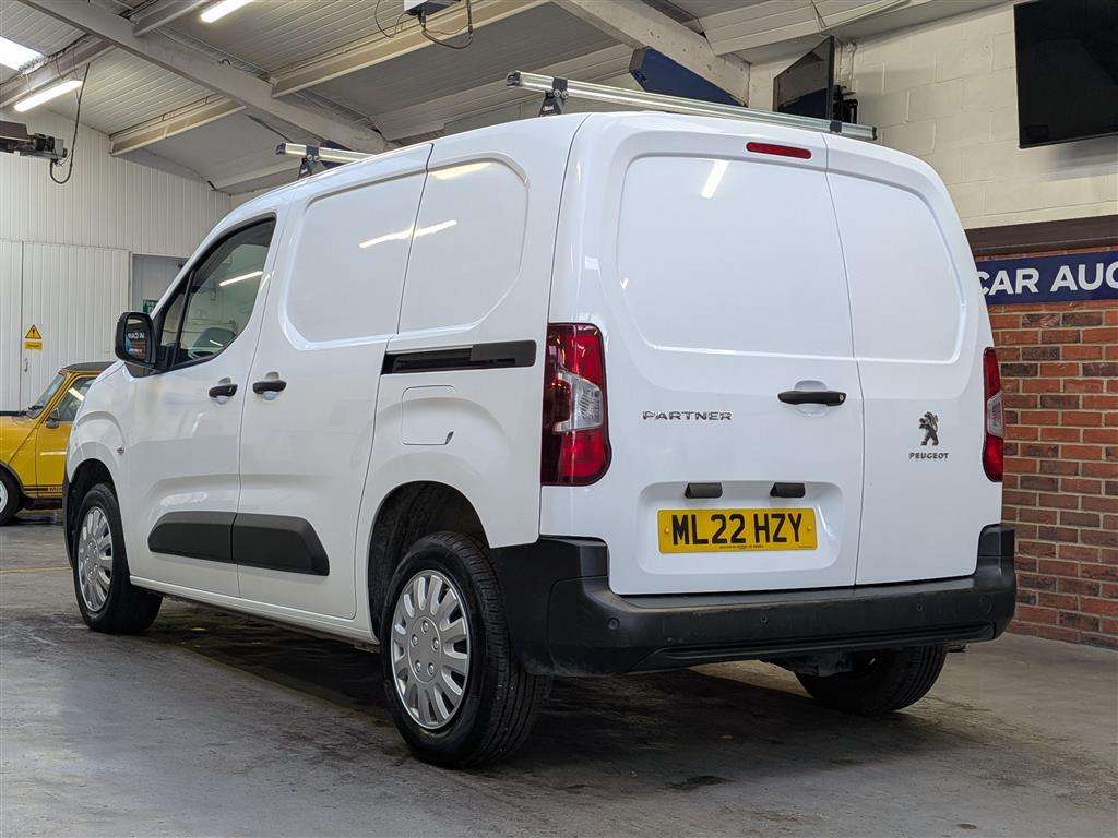 <p>2022 PEUGEOT PARTNER PROFESSIONAL PREM</p>