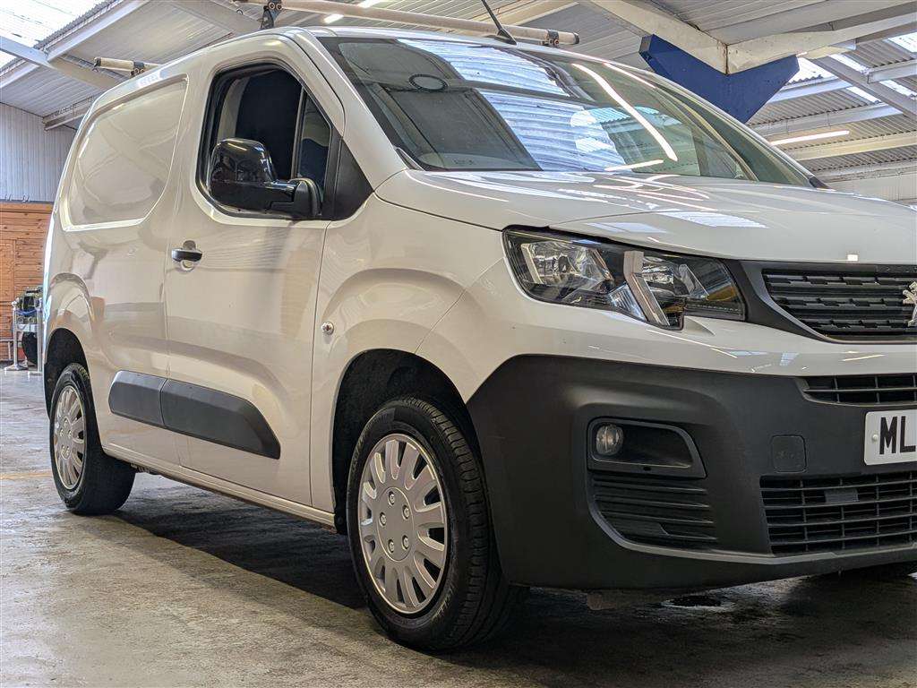 <p>2022 PEUGEOT PARTNER PROFESSIONAL PREM</p>