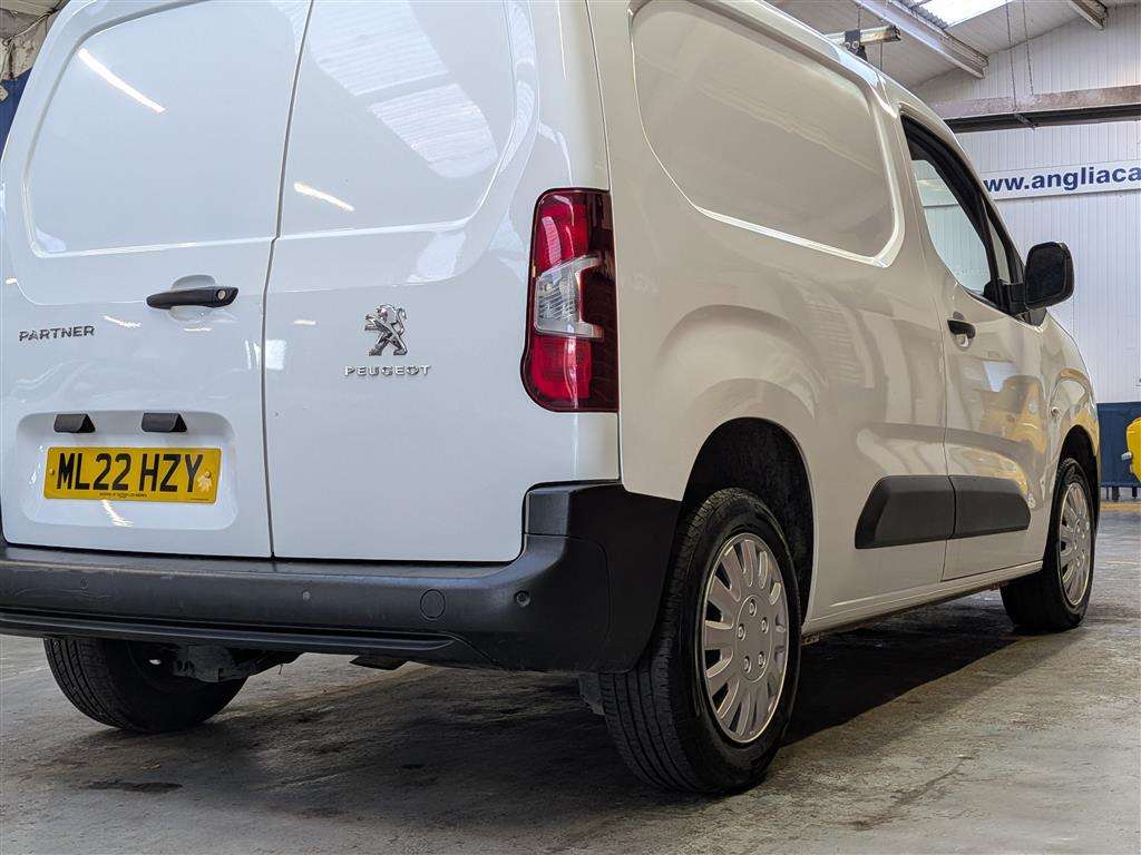 <p>2022 PEUGEOT PARTNER PROFESSIONAL PREM</p>