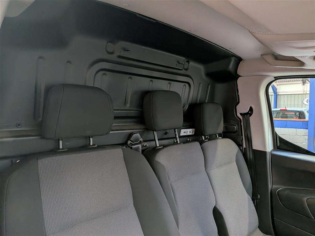 <p>2022 PEUGEOT PARTNER PROFESSIONAL PREM</p>