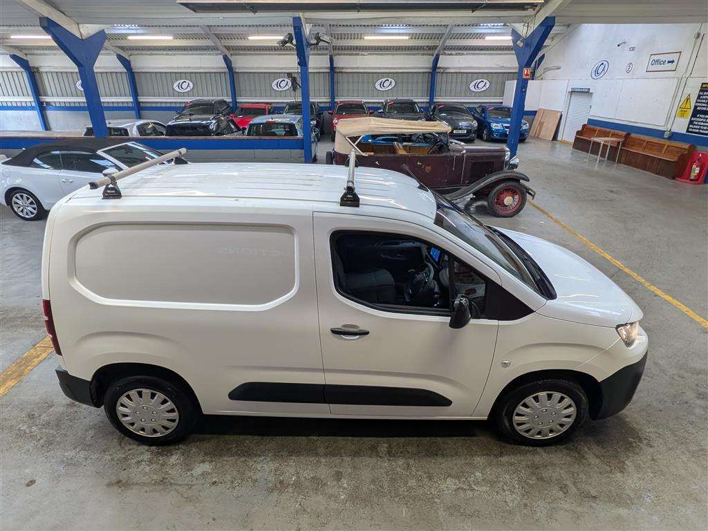 <p>2022 PEUGEOT PARTNER PROFESSIONAL PREM</p>