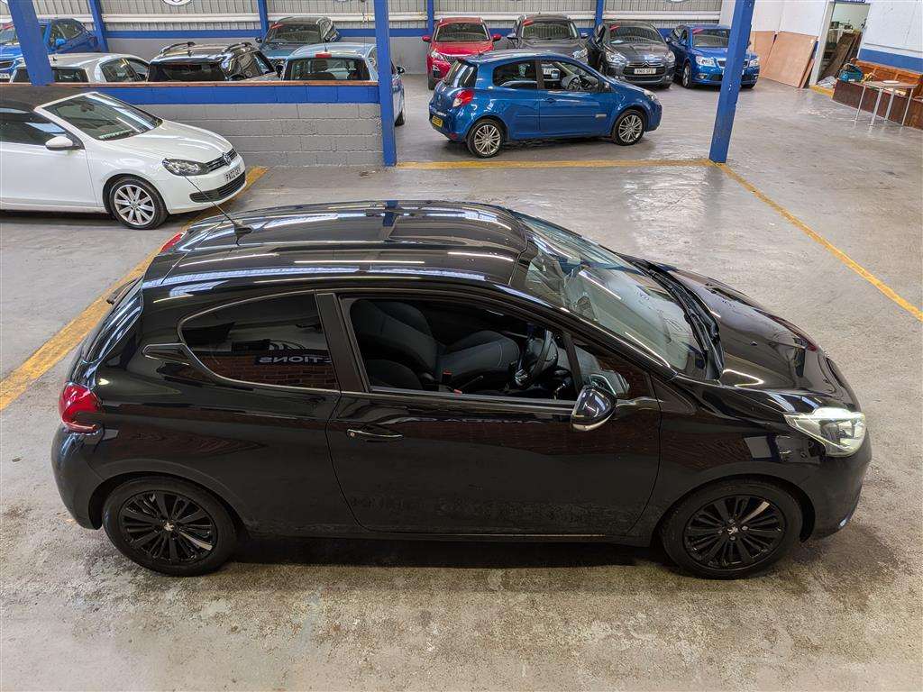 <p>2017 PEUGEOT 208 BLACK EDITION</p>