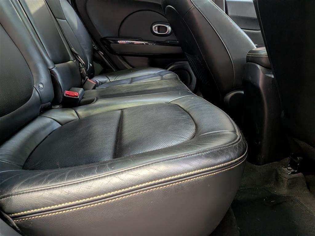 <p>2014 KIA SOUL MAXX CRDI</p>