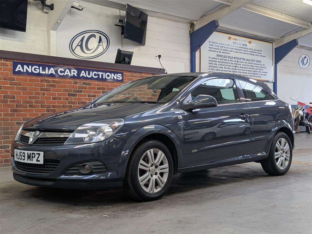 <p>2009 VAUXHALL ASTRA DESIGN</p>