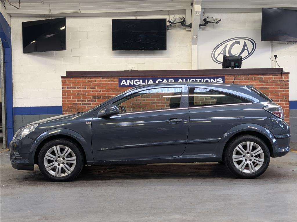 <p>2009 VAUXHALL ASTRA DESIGN</p>