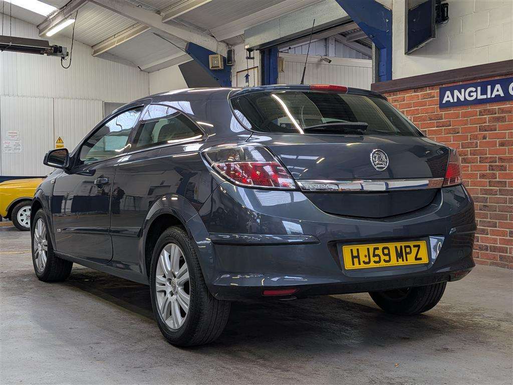 <p>2009 VAUXHALL ASTRA DESIGN</p>
