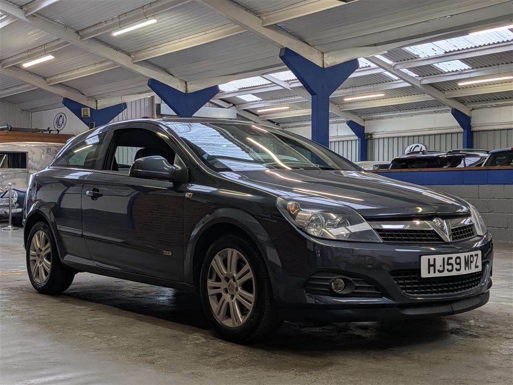 <p>2009 VAUXHALL ASTRA DESIGN</p>