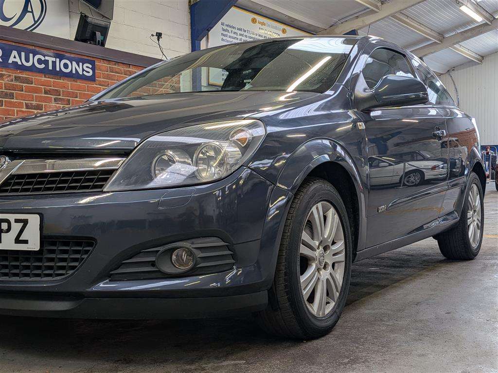 <p>2009 VAUXHALL ASTRA DESIGN</p>