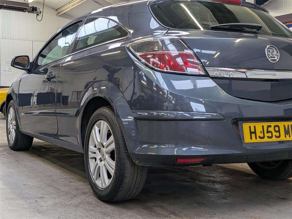 <p>2009 VAUXHALL ASTRA DESIGN</p>