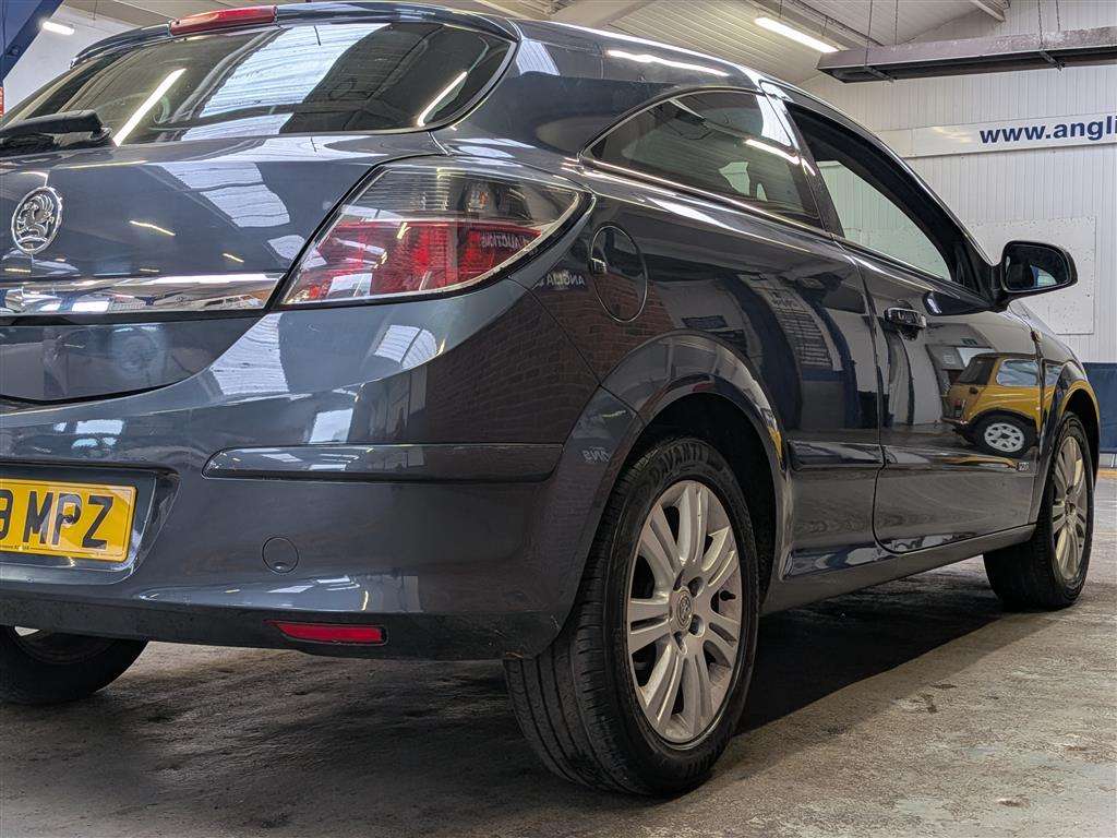 <p>2009 VAUXHALL ASTRA DESIGN</p>