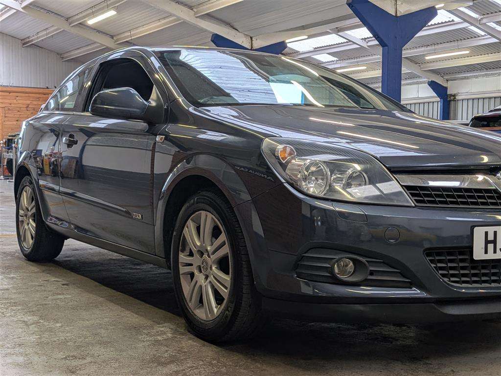 <p>2009 VAUXHALL ASTRA DESIGN</p>