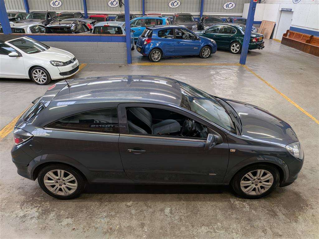 <p>2009 VAUXHALL ASTRA DESIGN</p>