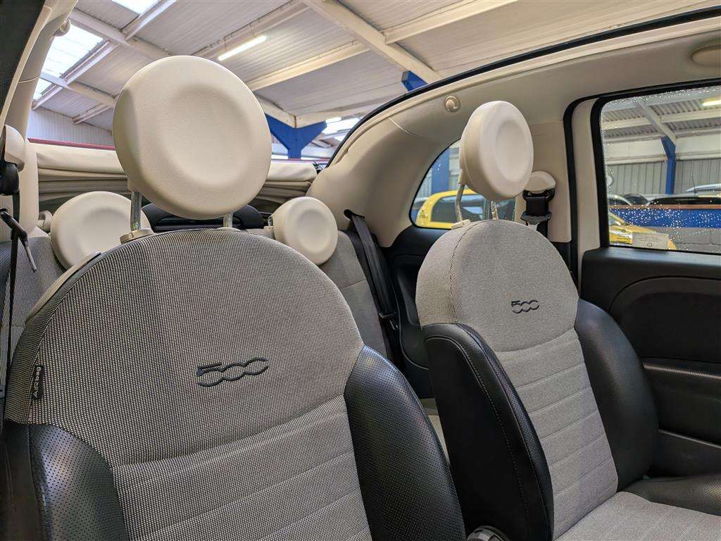 <p>2012 FIAT 500 C LOUNGE</p>