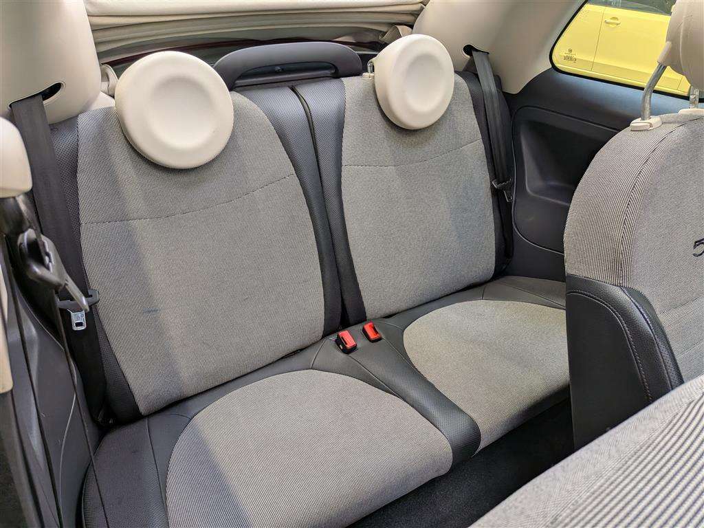 <p>2012 FIAT 500 C LOUNGE</p>