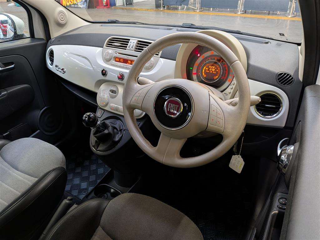 <p>2012 FIAT 500 C LOUNGE</p>