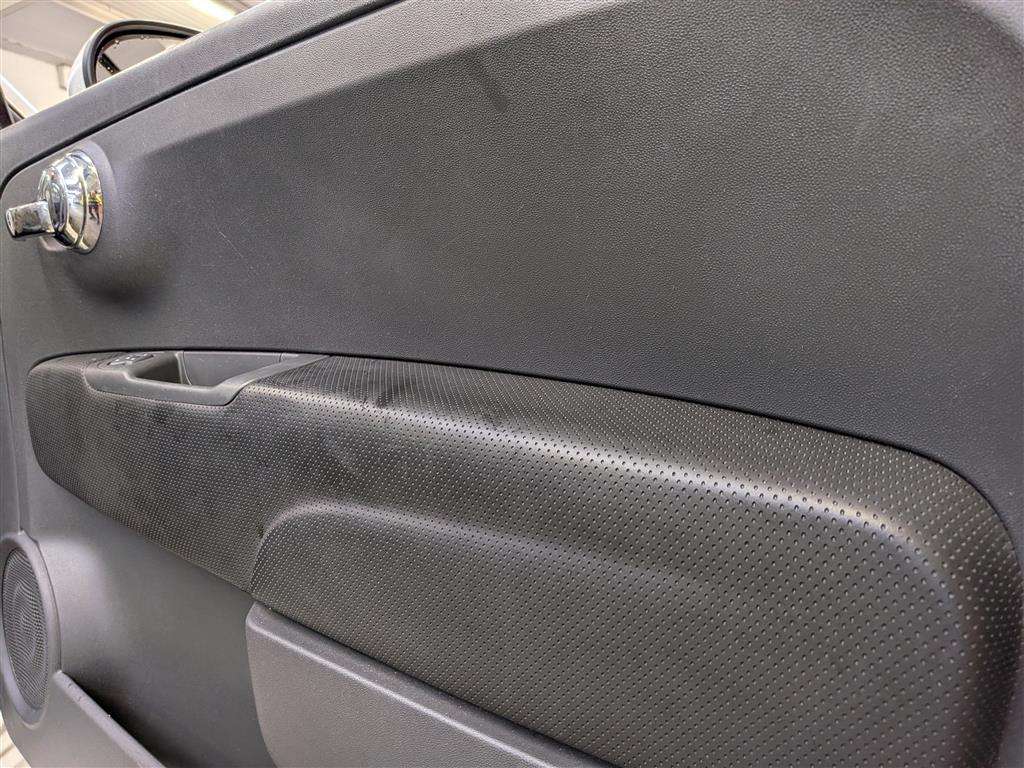 <p>2012 FIAT 500 C LOUNGE</p>
