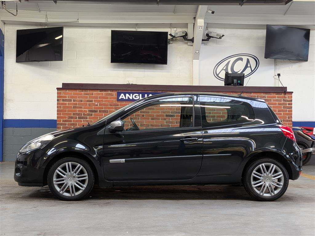 <p>2012 RENAULT CLIO DYNAMIQUE TOMTOM TCE</p>